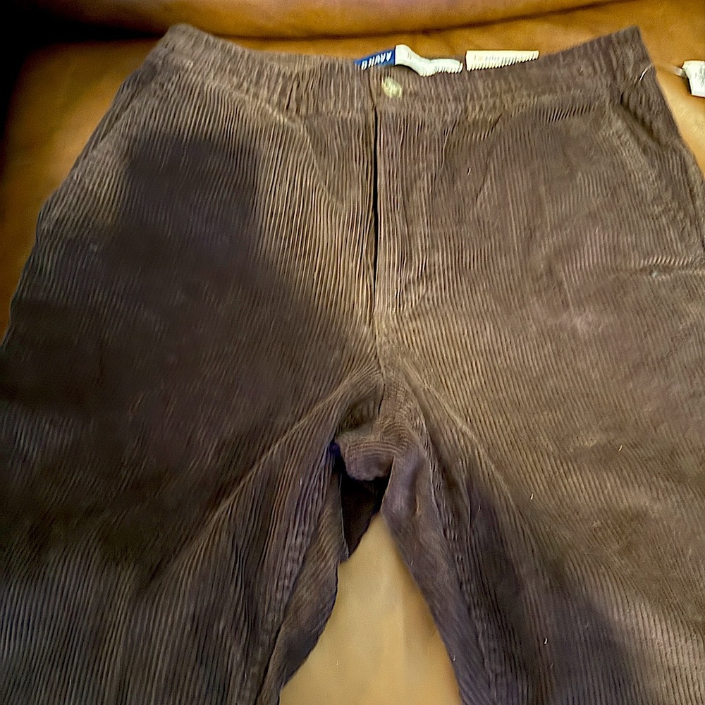 NWT Old Navy Men’s corduroy slim brown pants. Size medium.